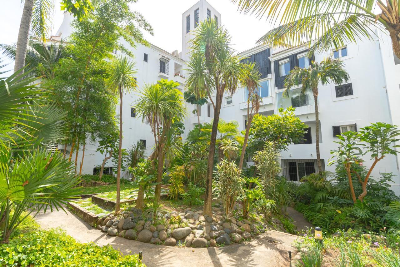 Beachfront Complex Jardines De Golondrinas Elviria Marbella